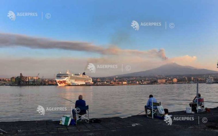 Un nor de cenușă provenit de la vulcanul Etna din Sicilia a perturbat zborurile pe aeroportul din Malta