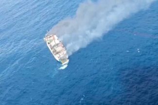 Indonezia/ Aproximativ 100 de pasageri, salvați de pe un feribot care a luat foc în largul insulei Bali