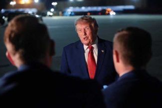 Trump confirmă că a plecat de la summitul NATO cu alt avion decât se știa