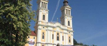 Arad: Mii de credincioși, așteptați la Basilica Maria Radna și la Mănăstirea Hodoș-Bodrog în ziua Adormirii Maicii Domnului