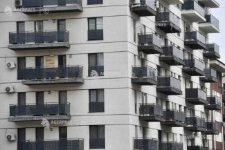 Percheziții într-un dosar de înșelăciuni cu apartamente într-un ansamblu rezidențial din Sectorul 5