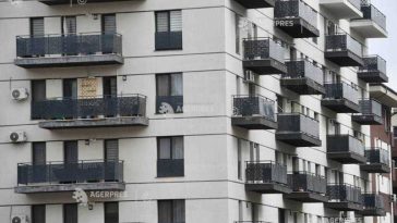 Percheziții într-un dosar de înșelăciuni cu apartamente într-un ansamblu rezidențial din Sectorul 5