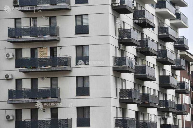 Percheziții într-un dosar de înșelăciuni cu apartamente într-un ansamblu rezidențial din Sectorul 5