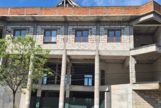 Arad: O clădire abandonată din Nădlac va fi transformată în laboratoare școlare, printr-o investiție de 15 milioane de lei