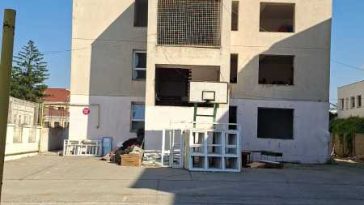 Brăila: Au început lucrările de demolare a Corpului B al Liceului de Arte ‘Hariclea Darclée’, încadrat în clasa de risc seismic I