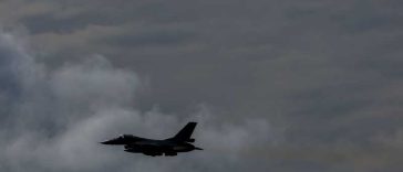 Un avion F-16 s-a prăbușit în timpul unui zbor de antrenament în Turcia; pilotul a supraviețuit
