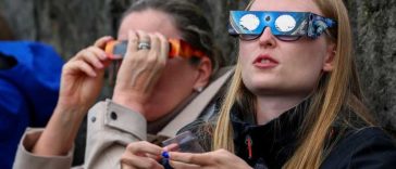 O eclipsă solară parțială a început în largul coastei statului Alaska