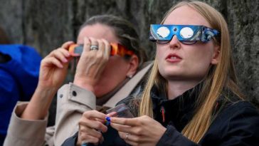 O eclipsă solară parțială a început în largul coastei statului Alaska