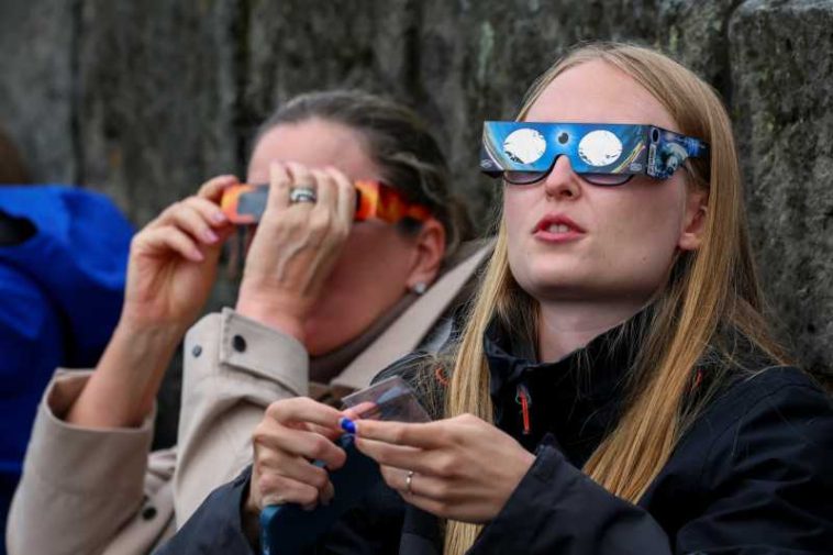 O eclipsă solară parțială a început în largul coastei statului Alaska