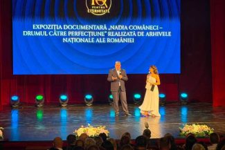 Bihor: Expoziția ‘Nadia Comăneci – Drumul către perfecțiune’, vernisată la Teatrul Regina Maria din Oradea (FOTO/VIDEO)