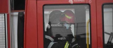 Vâlcea: Mașină blocată într-un pasaj inundat în municipiul Râmnic; pompierii au evacuat două persoane