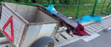 Suceava: Un bărbat a murit și două femei au fost rănite după ce s-au răsturnat cu un motocultor cu remorcă