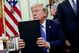 SUA: Președintele Donald Trump a autorizat forțele navale americane să construiască vase militare în străinătate