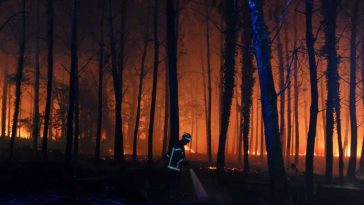 Franța evacuează peste 500 de persoane după izbucnirea unui nou incendiu forestier în sud-vestul țării
