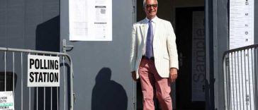 Marea Britanie: Nigel Farage, reales cu lejeritate deputat la un scrutin local în fața candidatului satiric Count Binface