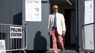 Marea Britanie: Nigel Farage, reales cu lejeritate deputat la un scrutin local în fața candidatului satiric Count Binface