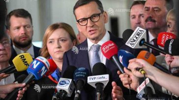 Polonia: Fostul premier Mateusz Morawiecki și încă 39 de parlamentari, dați afară din Partidul Lege și Justiție