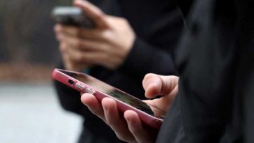 Franța: Consiliul Constituțional a respins interzicerea rețelelor de socializare pentru minorii sub 15 ani