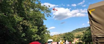 UPDATE Mureș: Trei morți și patru răniți în urma unui accident cu trei autoturisme și un autocamion militar