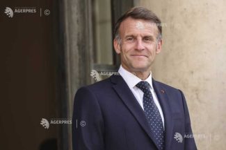Emmanuel Macron pe jet-ski, o imagine a președintelui francez stârnește polemici în Franța