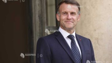 Emmanuel Macron pe jet-ski, o imagine a președintelui francez stârnește polemici în Franța