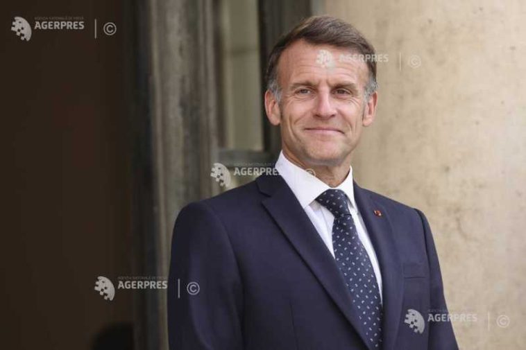 Emmanuel Macron pe jet-ski, o imagine a președintelui francez stârnește polemici în Franța