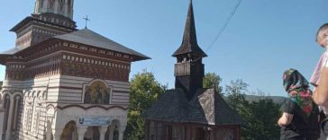 Maramureș: Mii de pelerini la hramul Mănăstirii Rohia; lăcașul de cult a marcat 100 de ani de viață monahală