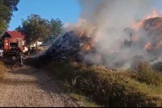 Botoșani: Aproximativ 40 de tone de furaje au ars într-un incendiu la Dumeni