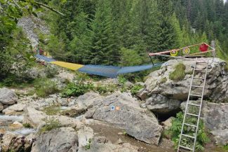 Dâmbovița: Acces întrerupt către Lacul Scropoasa și Cascada 7 Izvoare; podul din zona Zănoaga e rupt