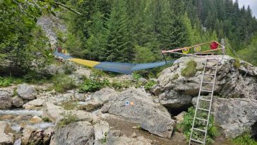 Dâmbovița: Acces întrerupt către Lacul Scropoasa și Cascada 7 Izvoare; podul din zona Zănoaga e rupt