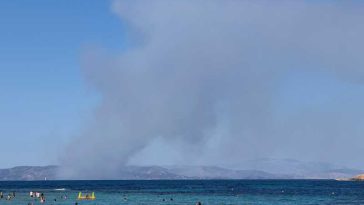 Incendii pe insula grecească Salamina: doi morți, sute de oameni evacuați