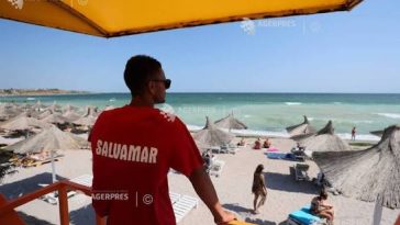Constanța: Un adolescent de 17 ani a murit la Olimp; el a fost scos din mare de un salvamar