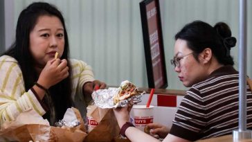 De la cafenele și până la restaurante, toată lumea este interesată de piața burgerilor din China