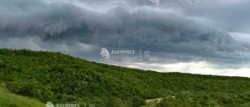 Instabilitate atmosferică în mare parte din țară; marți, vremea se răcește acentuat în vest, centru și nord