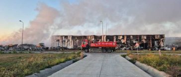 Covasna: Pagube estimate la circa un milion de euro în urma incendiului de la hala de sortare a deșeurilor din Leț