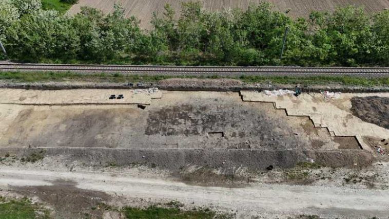Timiș: Descoperiri arheologice pe traseul căii ferate Caransebeș-Lugoj; 23 de situri cu peste 500 de morminte preistorice (GALERIE FOTO)