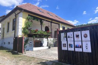REPORTAJ Vâlcea: ”Acasă, la Greblești” – proiectul cultural al unor artiști români, ce pune în valoare patrimoniul rural (GALERIE FOTO)