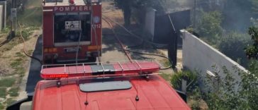 Giurgiu: Trei case cuprinse de un incendiu la Drăgănescu, de la un scurtcircuit, au intervenit pompieri din două județe (GALERIE FOTO)