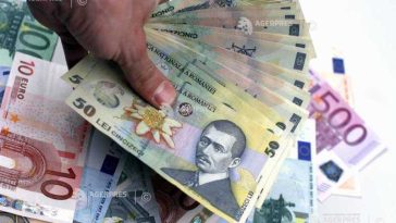 Leul s-a depreciat marți în raport cu euro și dolarul american