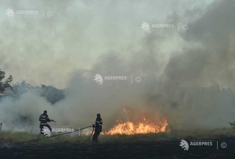 Giurgiu: Pompierii se deplasează în localități pentru a preveni populația cu privire la pericolul incendierii vegetației uscate, pe caniculă