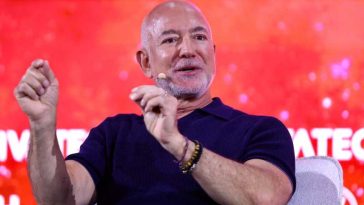 Fotbal: Consorțiul care îl include pe Jeff Bezos a achiziționat aproape 40% din acțiunile lui Liverpool