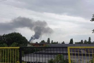 Prahova: Incendiu cu degajări mari de fum la un depozit aflat în apropierea rafinăriei Lukoil din Ploiești