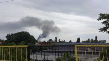 Prahova: Incendiu cu degajări mari de fum la un depozit aflat în apropierea rafinăriei Lukoil din Ploiești