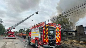 VIDEO Prahova: Incendiul izbucnit la un depozit din apropierea rafinăriei Lukoil a fost localizat