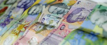 Câștigătoarea celui mai mare premiu de la Loto 6/49, de peste 10 milioane de euro, și-a ridicat banii
