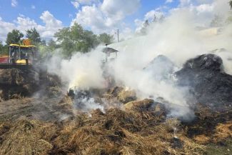 Botoșani: Zece tone de furaje au ars în urma unui incendiu, în localitatea Rediu