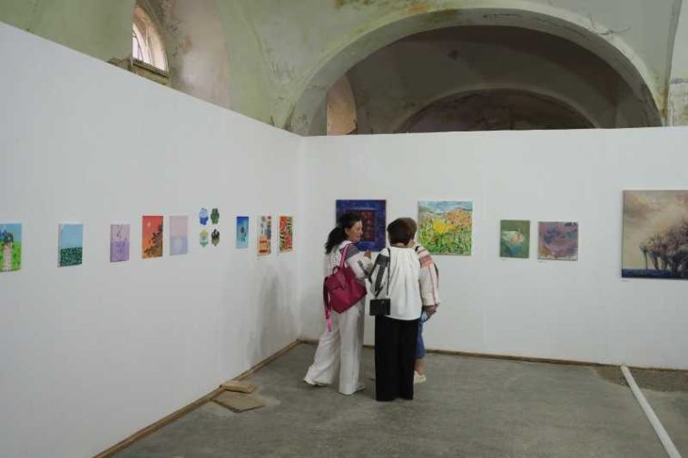 Sălaj: Fostul grajd al castelului Wesselényi din Jibou, transformat în spațiu pentru artă contemporană