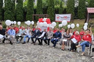 REPORTAJ/ Voluntarii Crucii Roșii – oameni care aleg să dăruiască timp și speranță celorlalți (GALERIE FOTO)