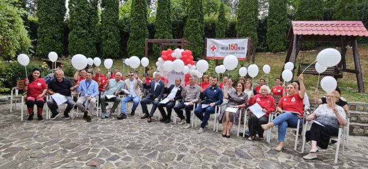 REPORTAJ/ Voluntarii Crucii Roșii – oameni care aleg să dăruiască timp și speranță celorlalți (GALERIE FOTO)