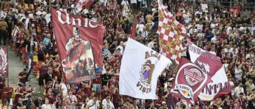 Patru membri ai unei galerii de fotbal, reținuți după ce ar fi agresat un cetățean pakistanez înaintea unui meci (surse)